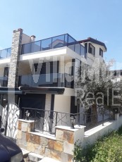 4+1 VILLA WITHIN WALKING DISTANCE TO THE BEACH IN THE WOMEN'S SEA..